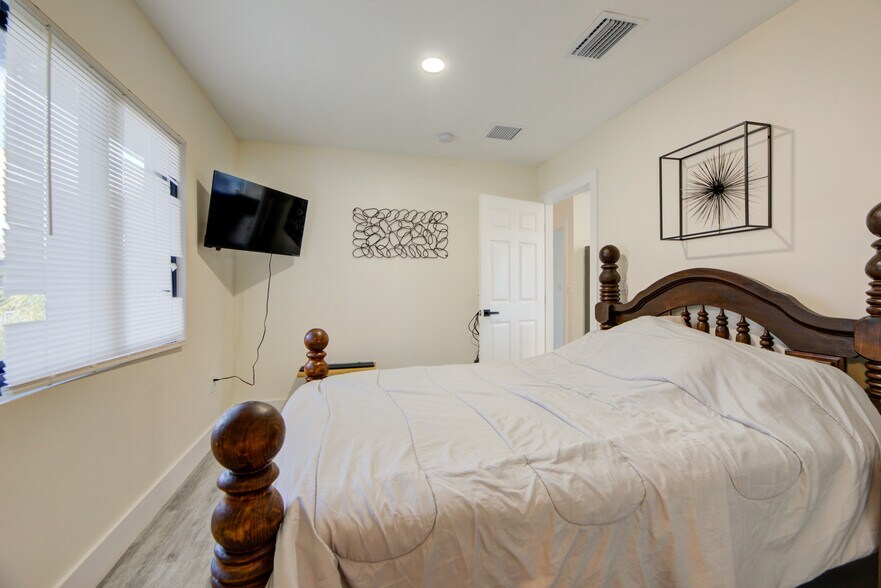 More Photos Of 742 NW 70th St, Miami Apartments For Sale