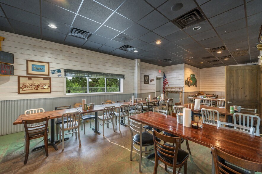More Photos Of 1296 N Ferdon Blvd, Crestview Restaurant For Sale