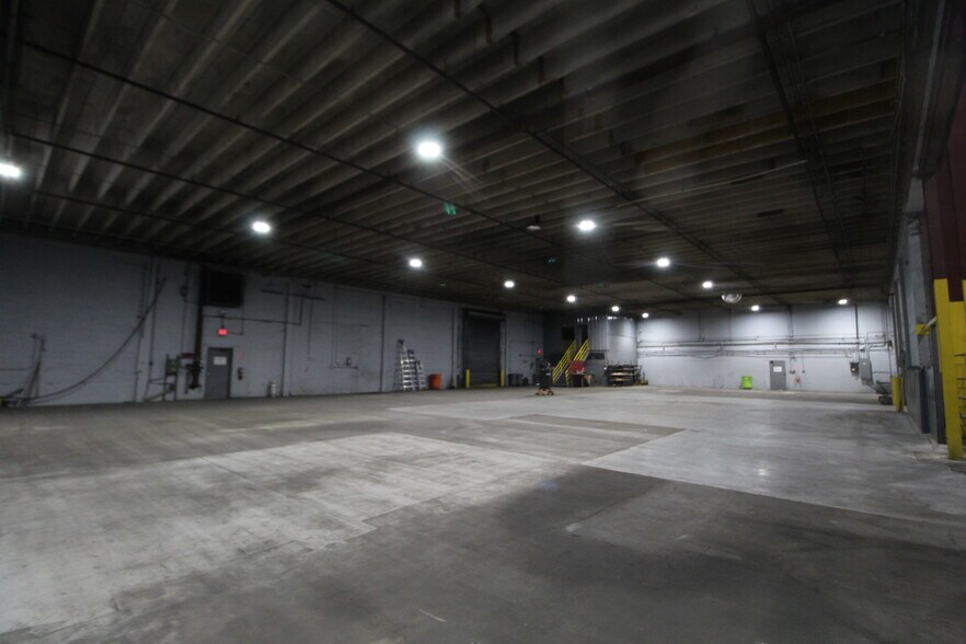 More Photos Of 4700 Middle Ave, Sarasota Warehouse For Sale