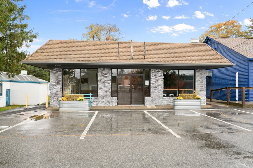 More Photos Of 17 S Main St, Brooklyn Freestanding For Sale