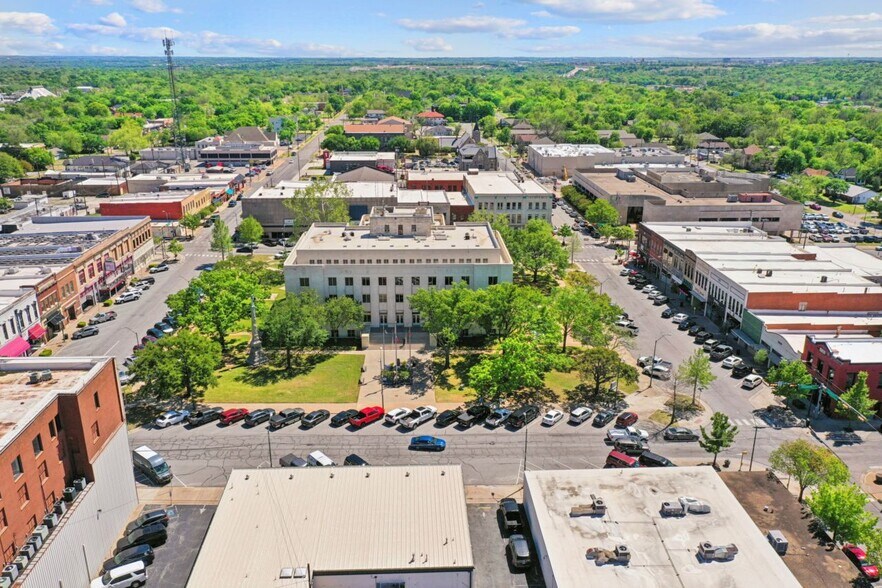 More Photos Of 1800 Teague Dr, Sherman Office For Sale