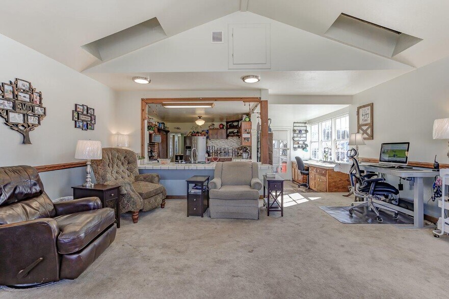 More Photos Of 718 Main St, Weaverville Hotel For Sale