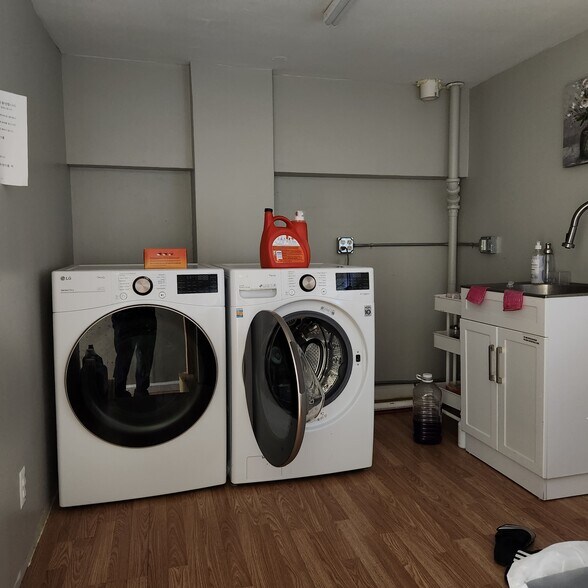 More Photos Of 7055 Terminal Sq, Upper Darby Township Medical For Sale