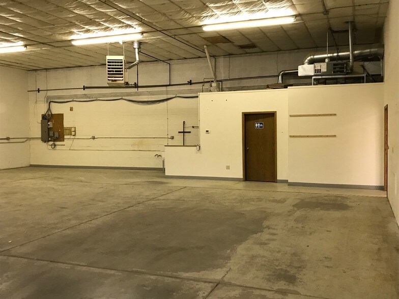 More Photos Of 2026 Samco Rd, Rapid City Warehouse For Lease