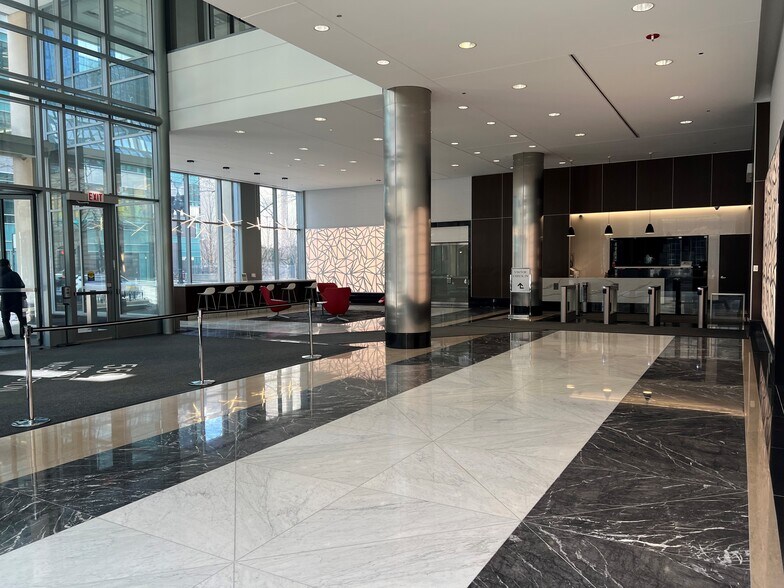 More Photos Of 550 W Washington Blvd, Chicago Office For Lease