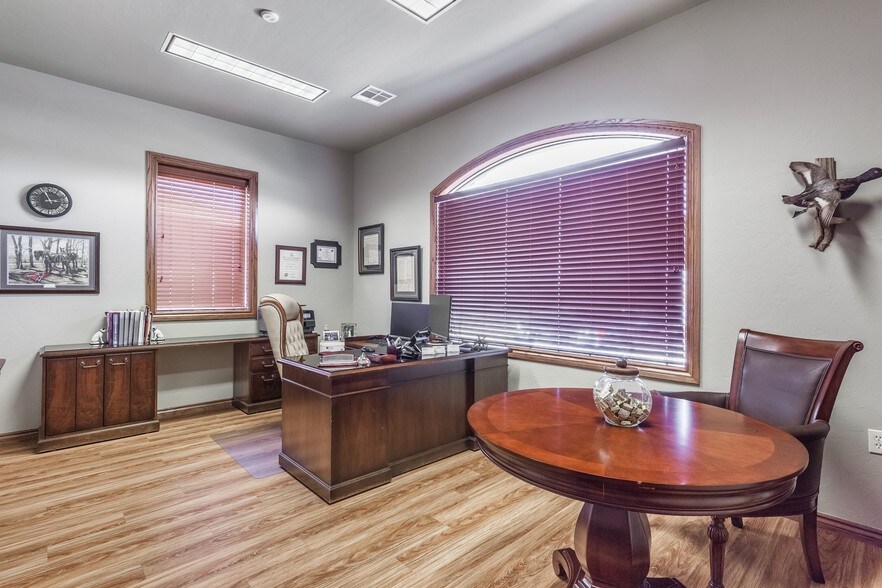 More Photos Of 2248 NW 164th St, Edmond Office For Sale