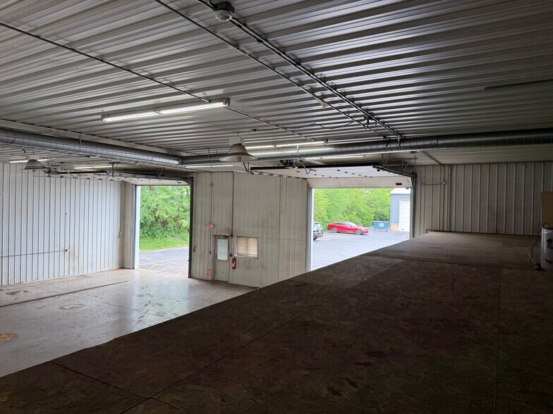 More Photos Of 14611 W Edison Dr, New Lenox Warehouse For Lease