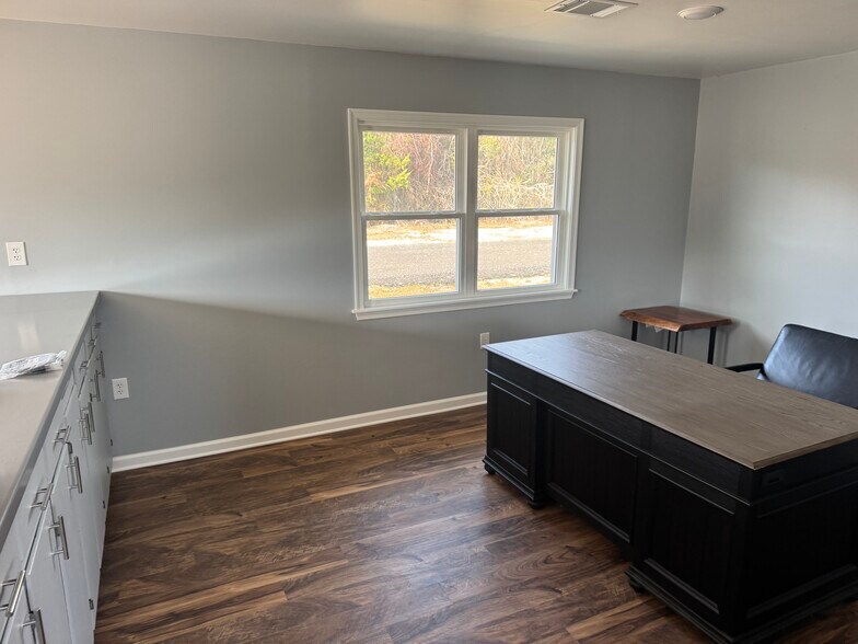 More Photos Of 2028 Travis Rd, Columbia Specialty For Sale