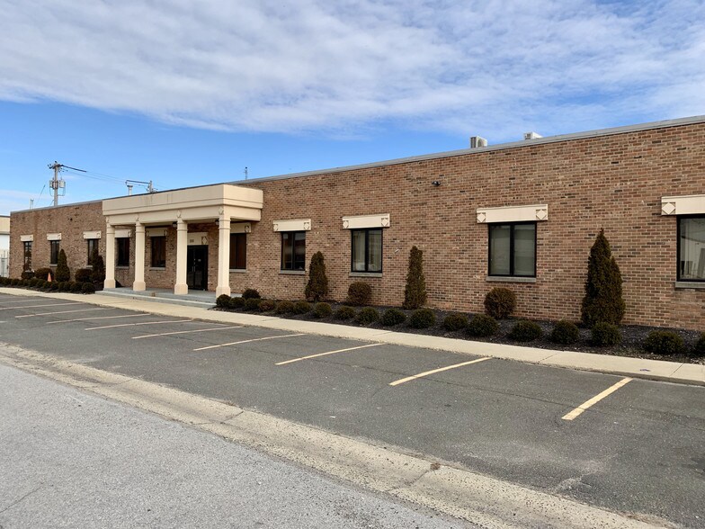 More Photos Of 225 Buffalo Ave, Freeport Warehouse For Sale