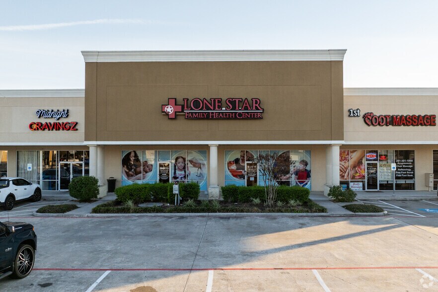 More Photos Of 440 Rayford Rd, Spring Storefront For Lease