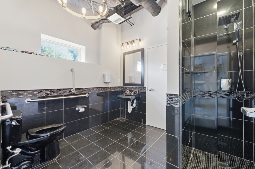 More Photos Of 13895 Hedgewood Dr, Woodbridge Medical For Sale