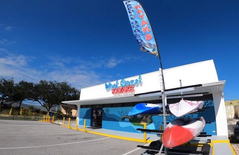 More Photos Of 3435 30th Ave N, Saint Petersburg Freestanding For Lease