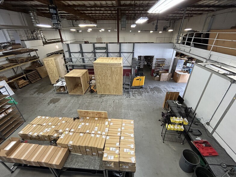 More Photos Of 7915-7919 Ajay Dr, Sun Valley Warehouse For Lease