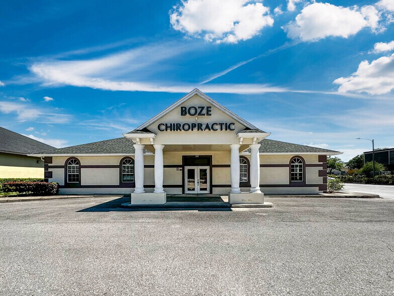 More Photos Of 224 Mariner Blvd, Spring Hill Medical For Sale
