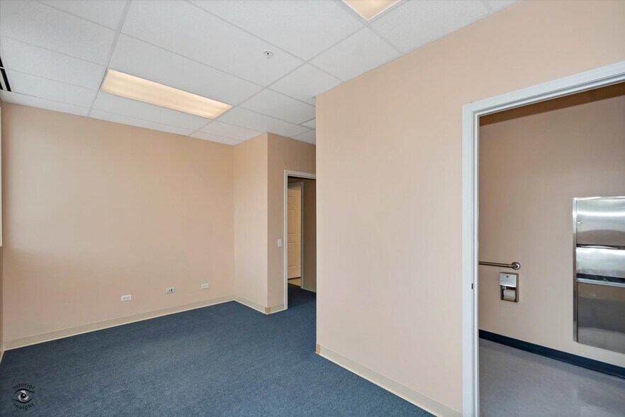 More Photos Of 912 Northwest Hwy, Fox River Grove Medical For Lease