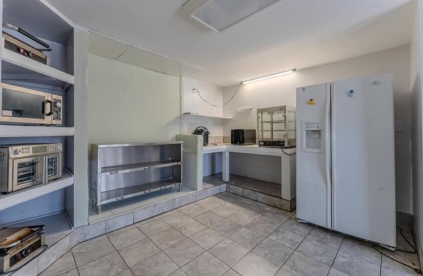More Photos Of 178 S Wabash St, Wabash Storefront For Sale