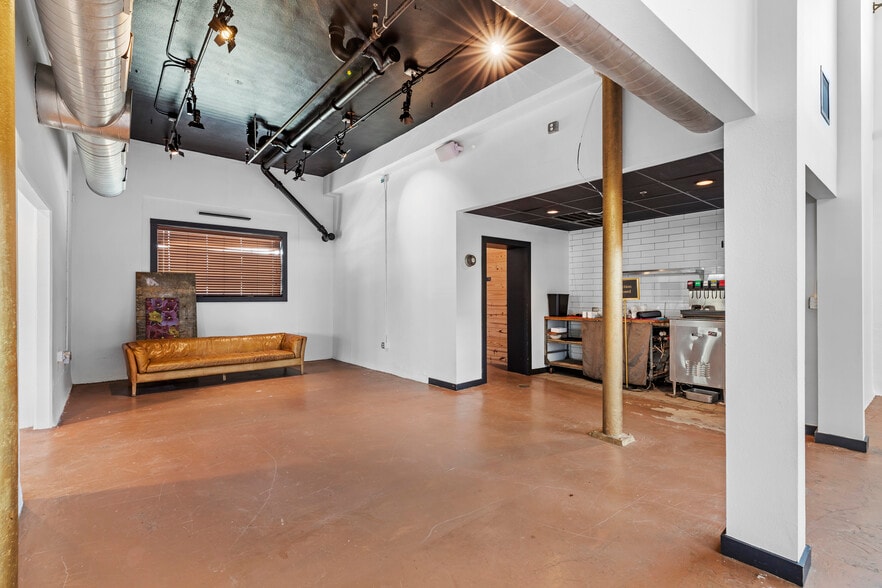 More Photos Of 208 S Castell Ave, New Braunfels Restaurant For Lease
