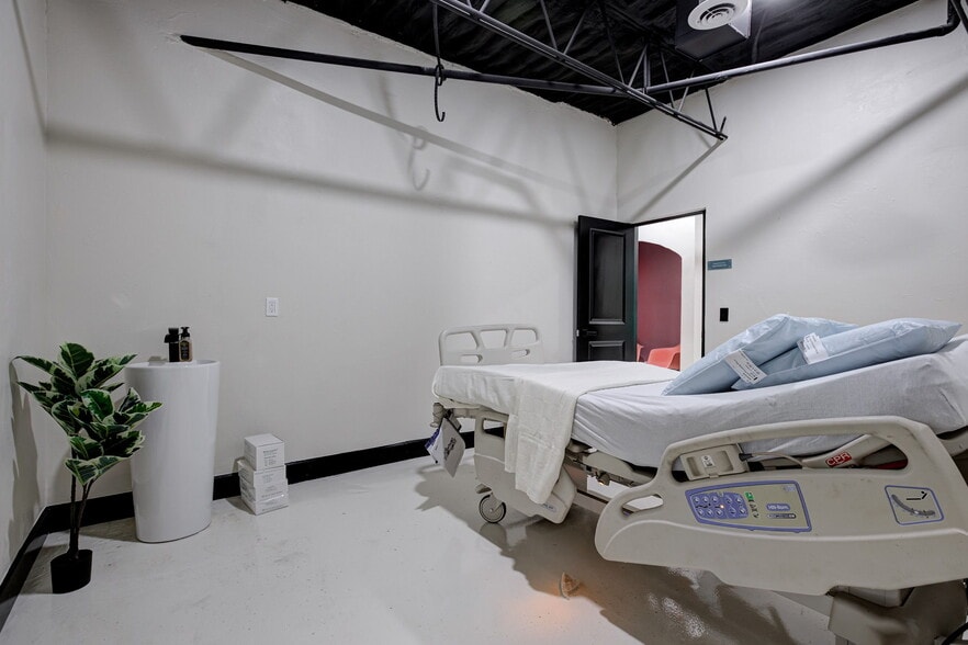 More Photos Of 6500 N Meridian Ave, Oklahoma City Medical For Sale