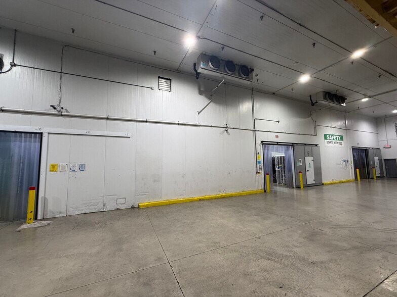More Photos Of 8900 NW 35th Ln, Doral Warehouse For Lease
