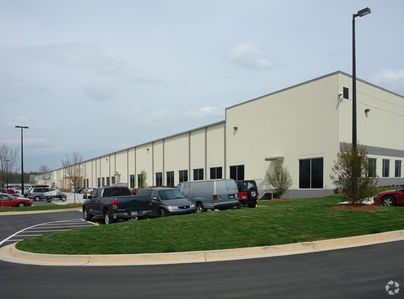 More Photos Of 296 Brogdon Rd, Suwanee Warehouse For Lease