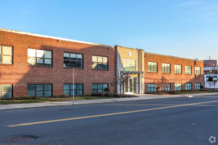 More Photos Of 85 School St, Watertown Office For Lease