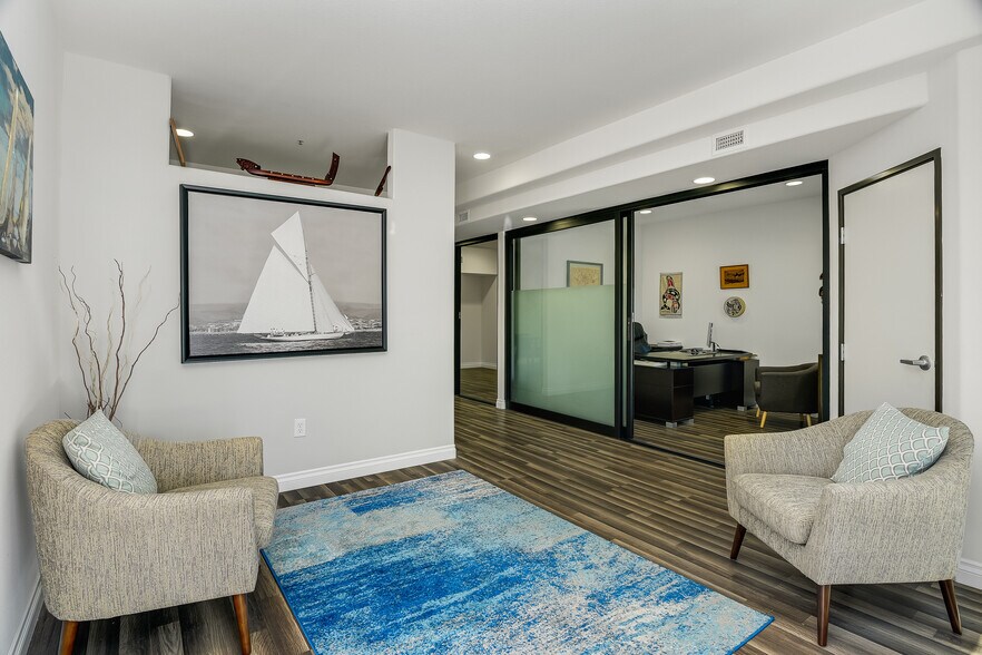 More Photos Of 928-950 Hornblend St, San Diego Office For Sale