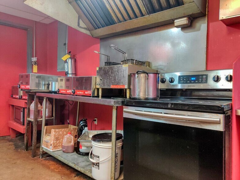 More Photos Of 19062 Main St W, Huntingdon Specialty For Sale