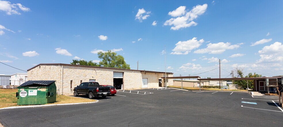 More Photos Of 1916 Hydro Dr, Austin Unknown For Lease