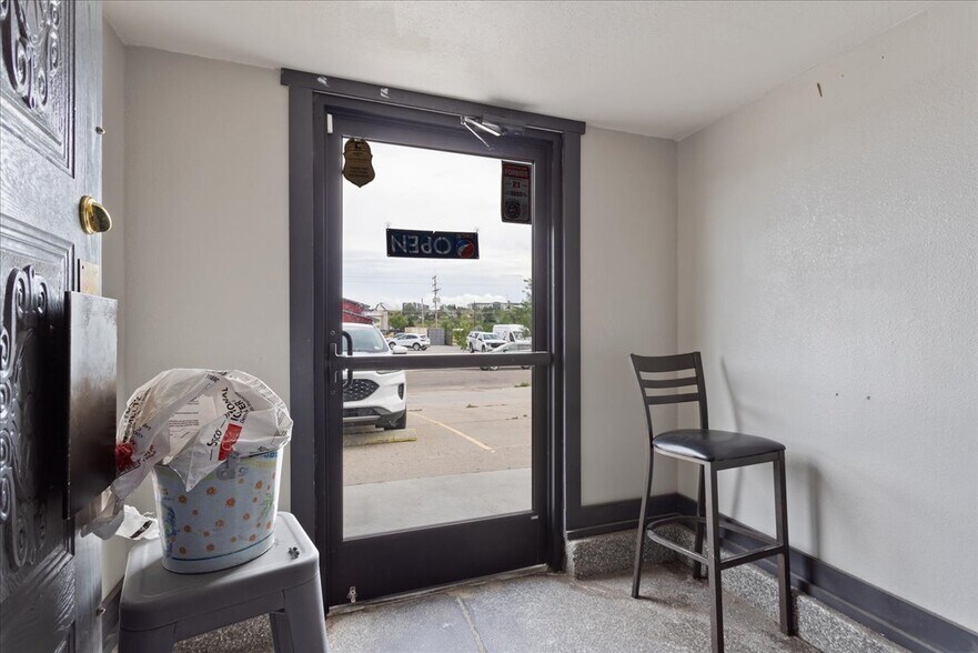More Photos Of 122 W 6th St, Cheyenne Light Distribution For Lease