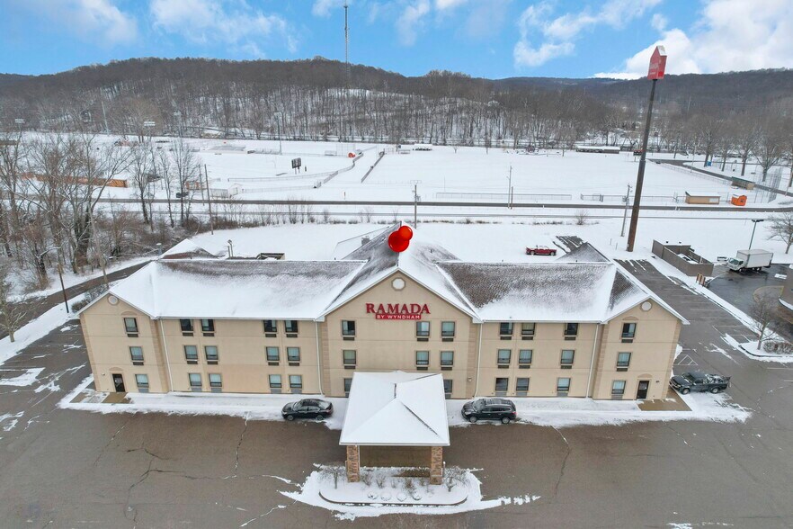 More Photos Of 509 S Wooster Ave, Strasburg Hotel For Sale