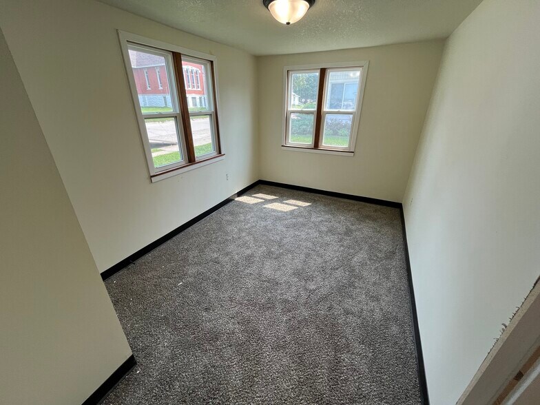 More Photos Of 202 S 4th St, Guthrie Center Multifamily For Sale