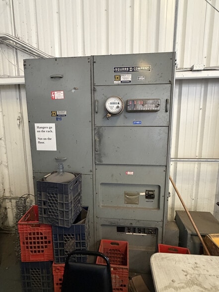 More Photos Of 14562 Manzanita Dr, Fontana Warehouse For Lease