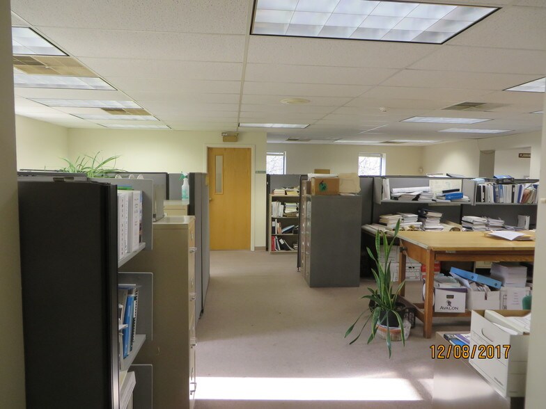 More Photos Of 700 W Metro Park, Rochester Coworking Space