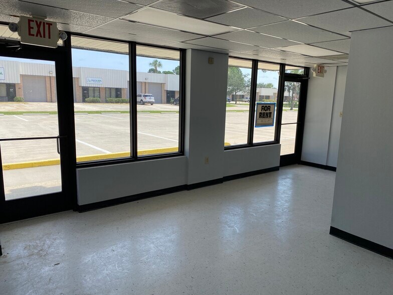 More Photos Of 1535 N Cogswell St, Rockledge Warehouse For Lease