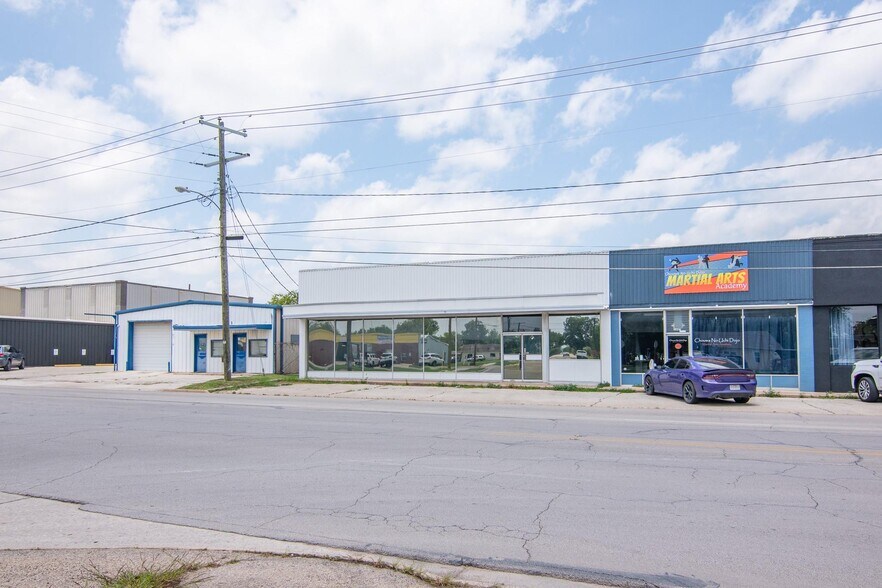 More Photos Of 1609 Coggin Ave, Brownwood General Retail For Lease