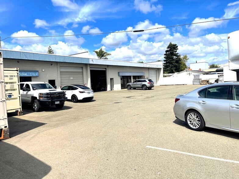 More Photos Of 2882 Grove Way, Castro Valley Service For Lease