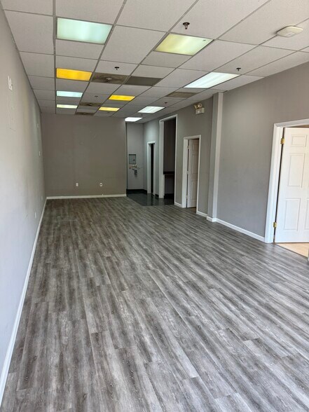 More Photos Of 161 S Middletown Rd, Nanuet Storefront For Lease