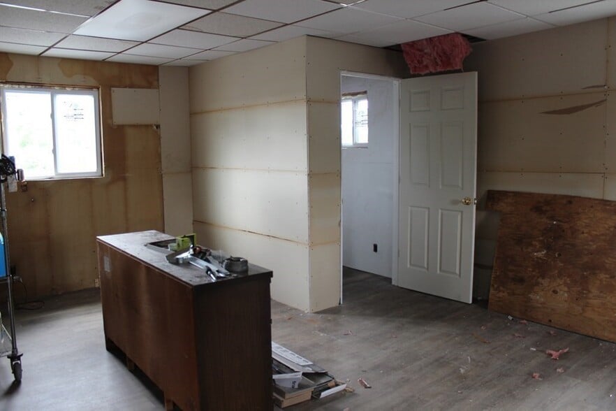 More Photos Of 477 Hartford Avenue West, Uxbridge Flex For Sale