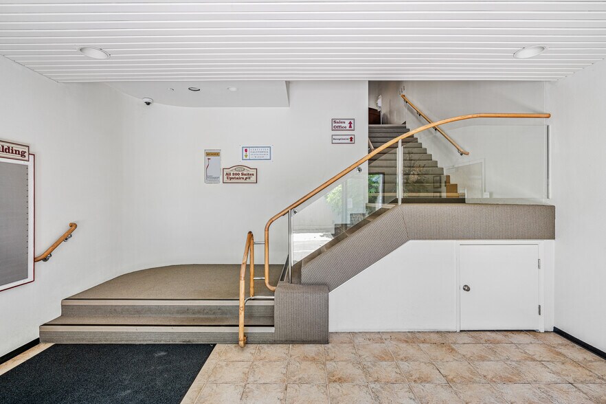 More Photos Of 2717 Aviation Way, Santa Maria Warehouse For Lease