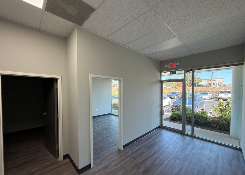 More Photos Of 2975 Breckinridge Blvd, Duluth Industrial For Lease