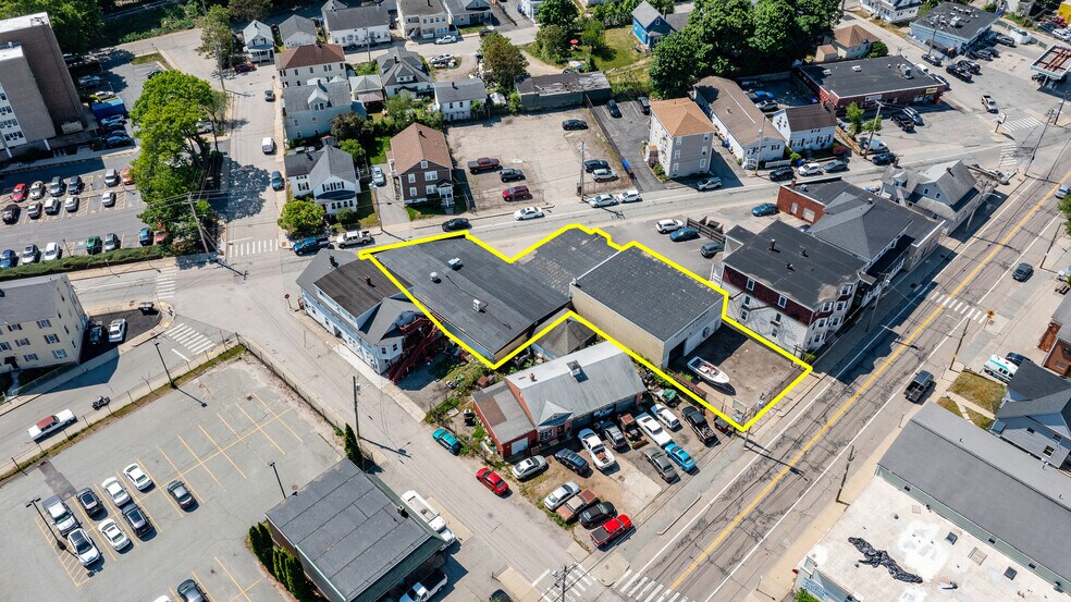 More Photos Of 75 Roberts St, West Warwick Showroom For Sale