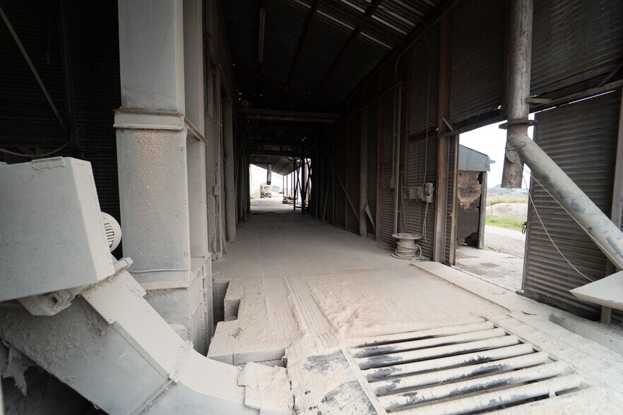 More Photos Of 610 E End St, Goliad General Retail For Sale