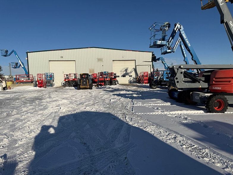 More Photos Of 8459 23rd Ave NE, Calgary Warehouse For Lease