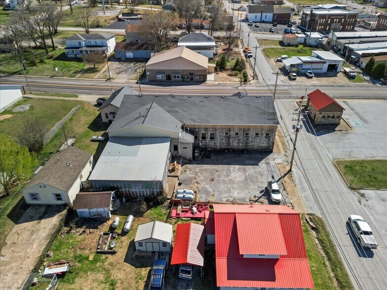 More Photos Of 302 E Washington Ave, Ava General Retail For Sale