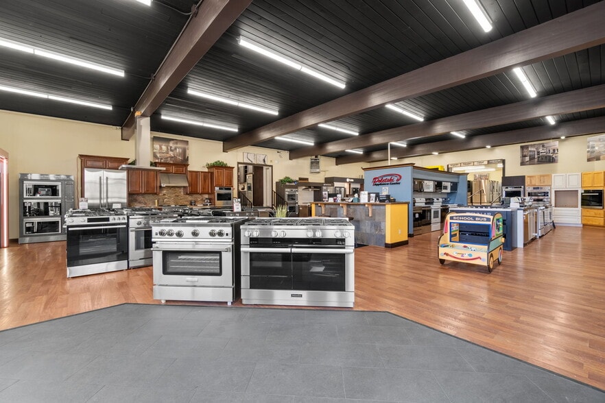 More Photos Of 341 Harris St, Eureka Storefront For Sale