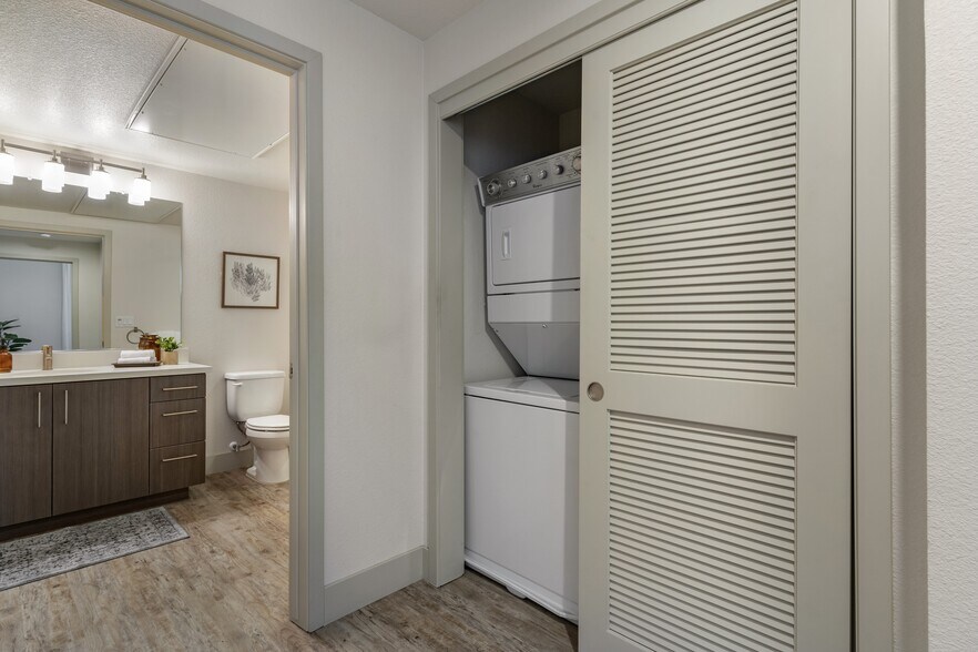 More Photos Of 1375-1411 Sycamore Ave, Hercules Unknown For Lease