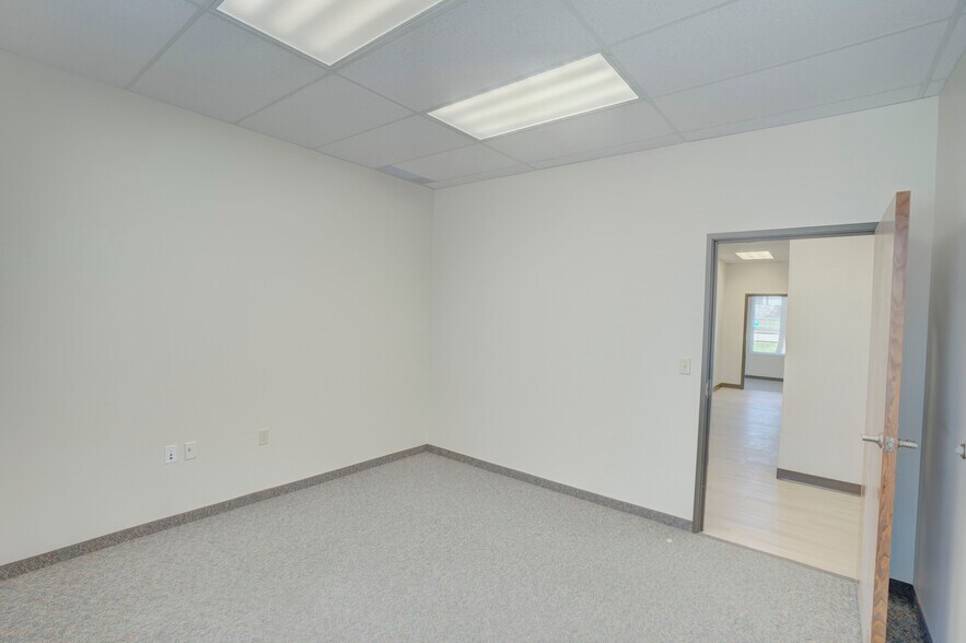 More Photos Of 2099 N Collins Blvd, Richardson Office For Lease