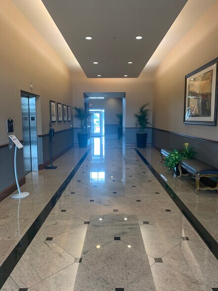 More Photos Of 410 W Grand Pky S, Katy Office For Sale