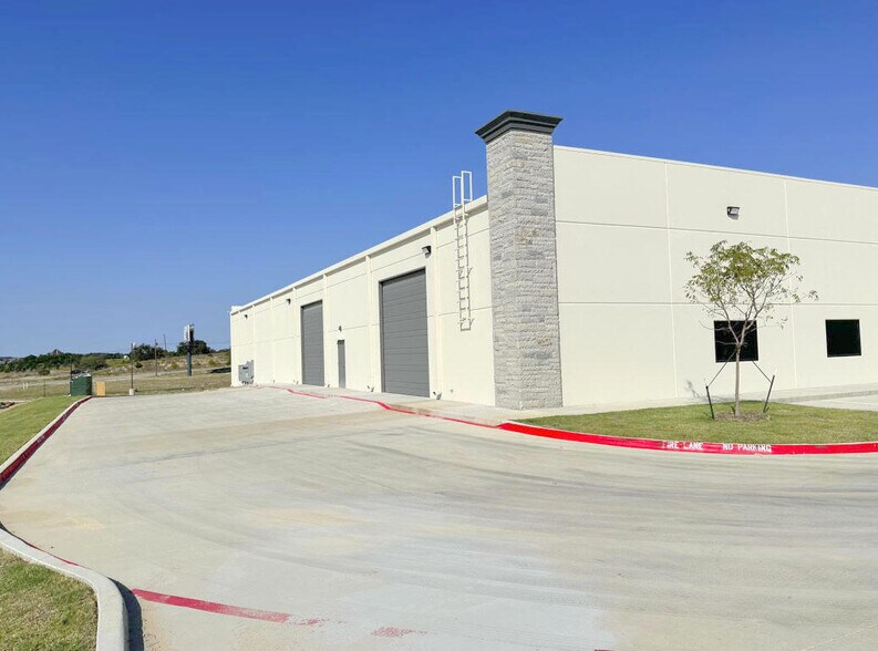 More Photos Of 130 Business Park Dr, Hudson Oaks Warehouse For Sale