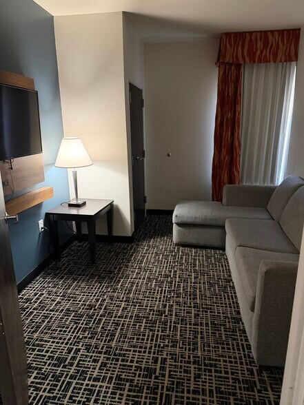 More Photos Of 6604 Londonderry Way, Union City Hotel For Sale